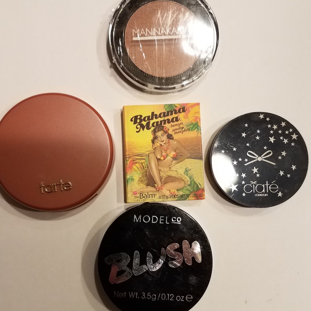 2 blush, 2 bronzer and 1 eyeshadow